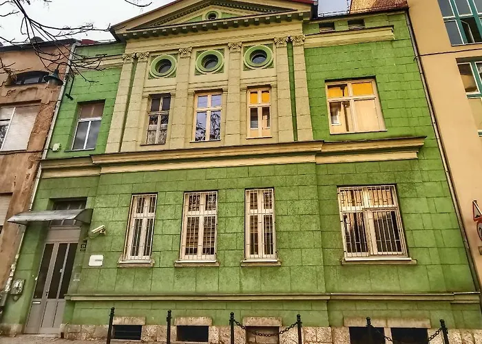 902 Apartments
